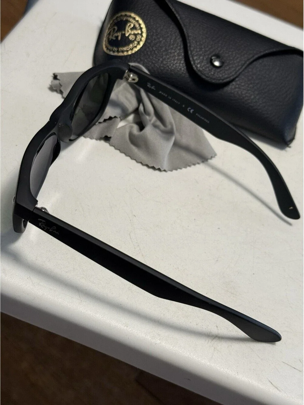 Ray-Ban  Classic Reading Sunglasses With Case
